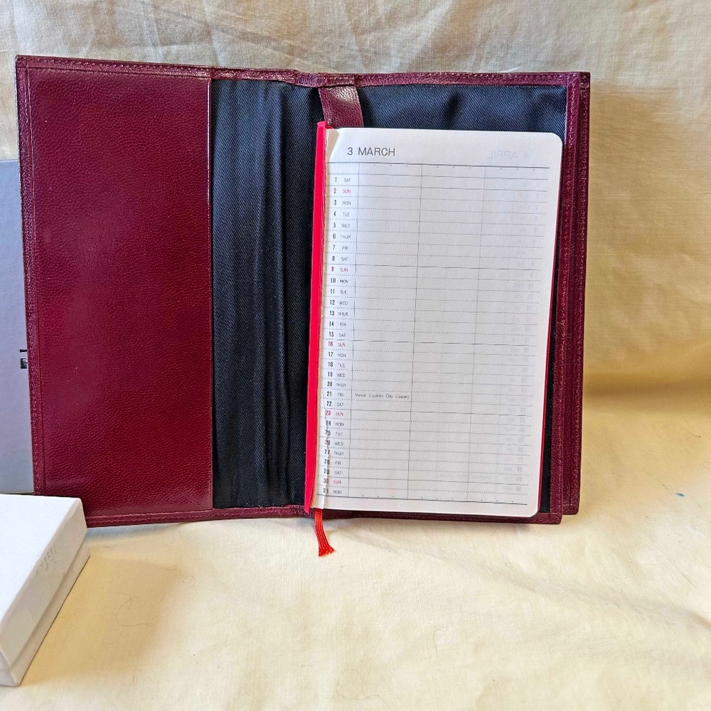 PASSPORT & CREDIT CARD HOLDER, CALF LEATHER by FOURNIER, BURGUNDY, 7 x 4 INCHES,